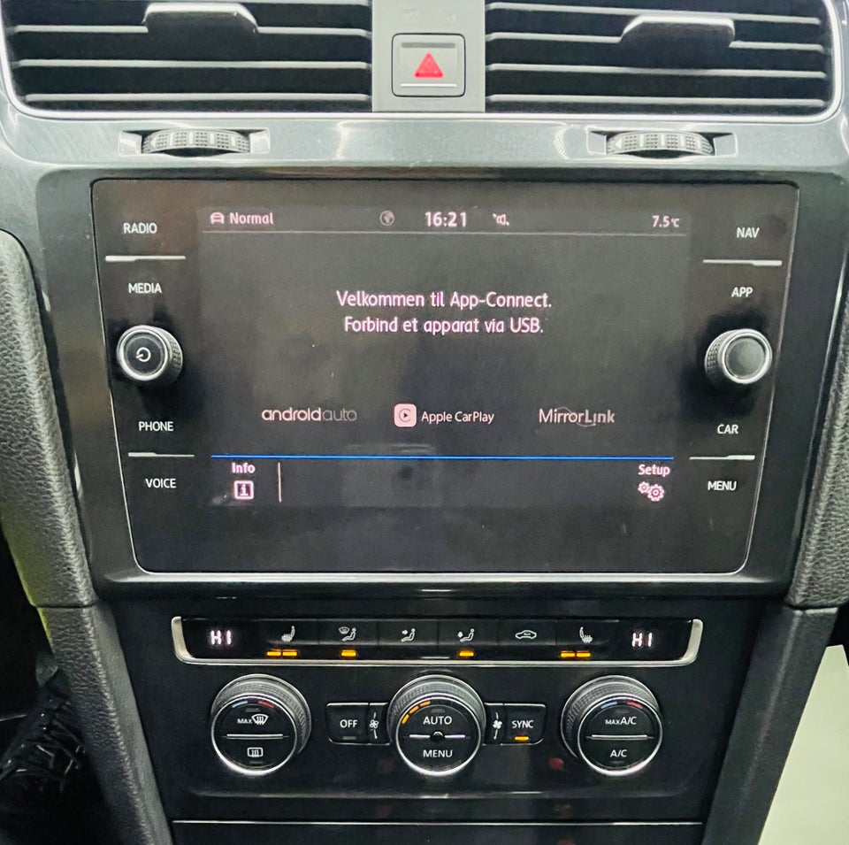 VW Golf VII 1,5 TSi 130 Highline DSG 5d