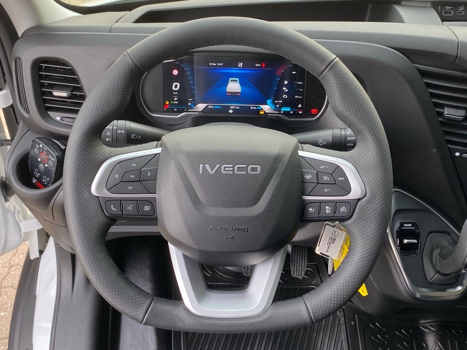 Iveco Daily 3,0 35S18 4100mm Box m/lift AG8