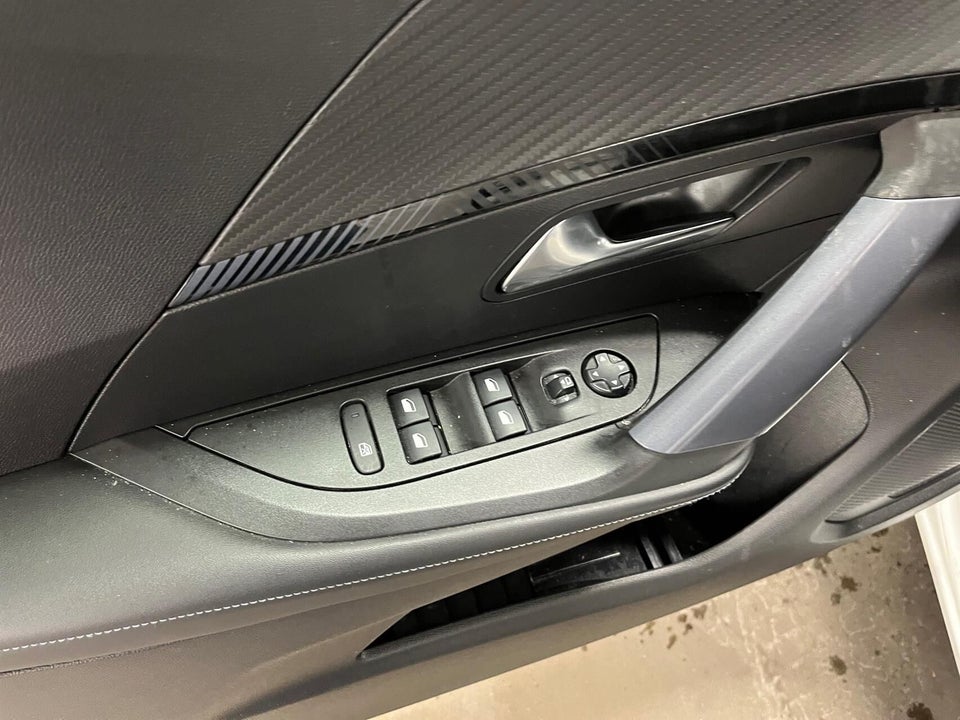 Peugeot 2008 1,5 BlueHDi 130 Allure Pack EAT8 5d