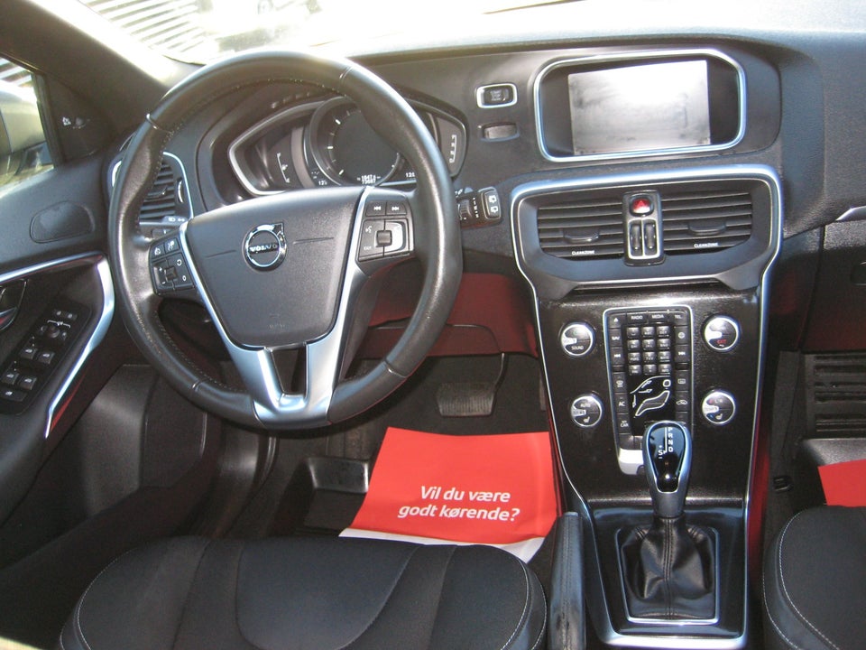 Volvo V40 2,0 D3 150 Momentum aut. 5d