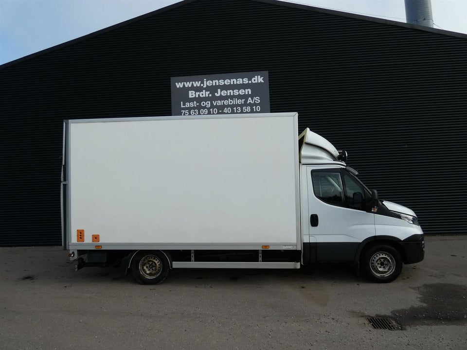 Iveco Daily 3,0 35S18 Box m/lift AG8 2d