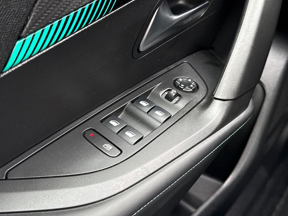 Peugeot 2008 1,2 PureTech 130 Selection Sport EAT8 5d