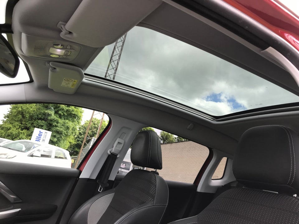 Peugeot 2008 1,5 BlueHDi 100 Prestige Sky 5d