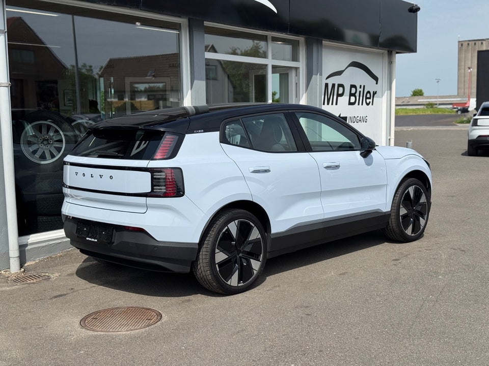 Volvo EX30 Twin Performance Plus 5d