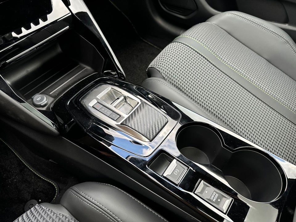 Peugeot e-208 50 GT Sky 5d