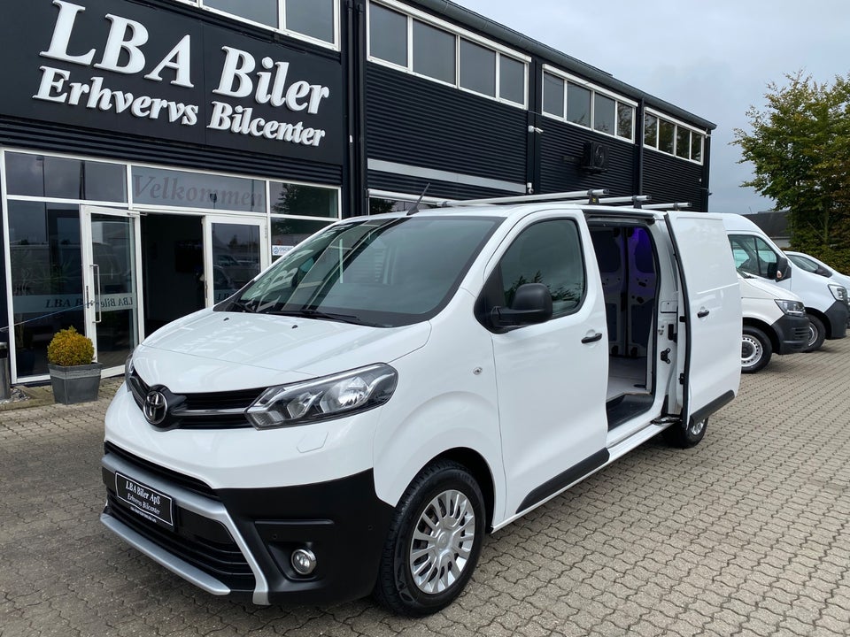 Toyota ProAce 2,0 D 122 Medium Comfort Master 6d