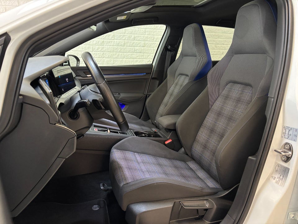 VW Golf VIII 1,4 GTE DSG 5d