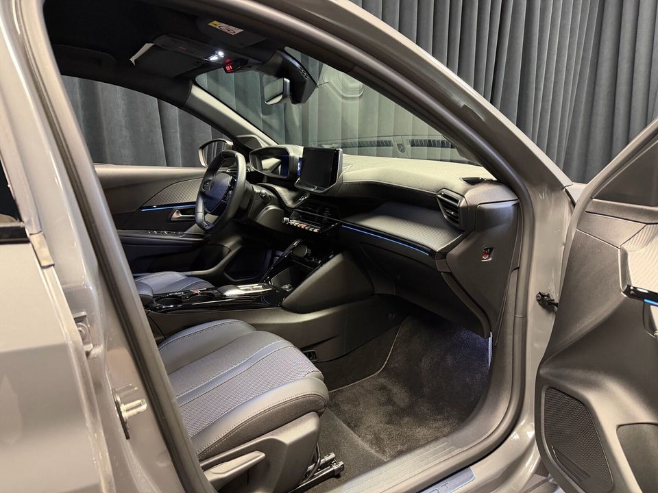 Peugeot e-208 54 GT 5d