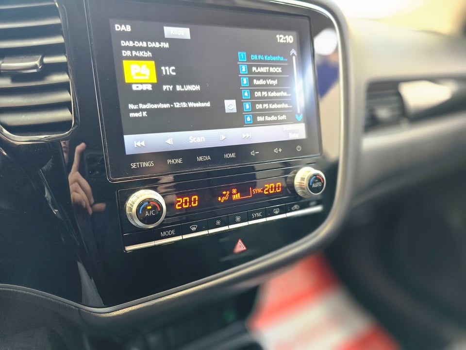 Mitsubishi Outlander 2,4 PHEV Inform+ CVT 4WD 5d