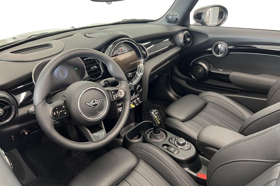 MINI Cooper SE Cabriolet 2d