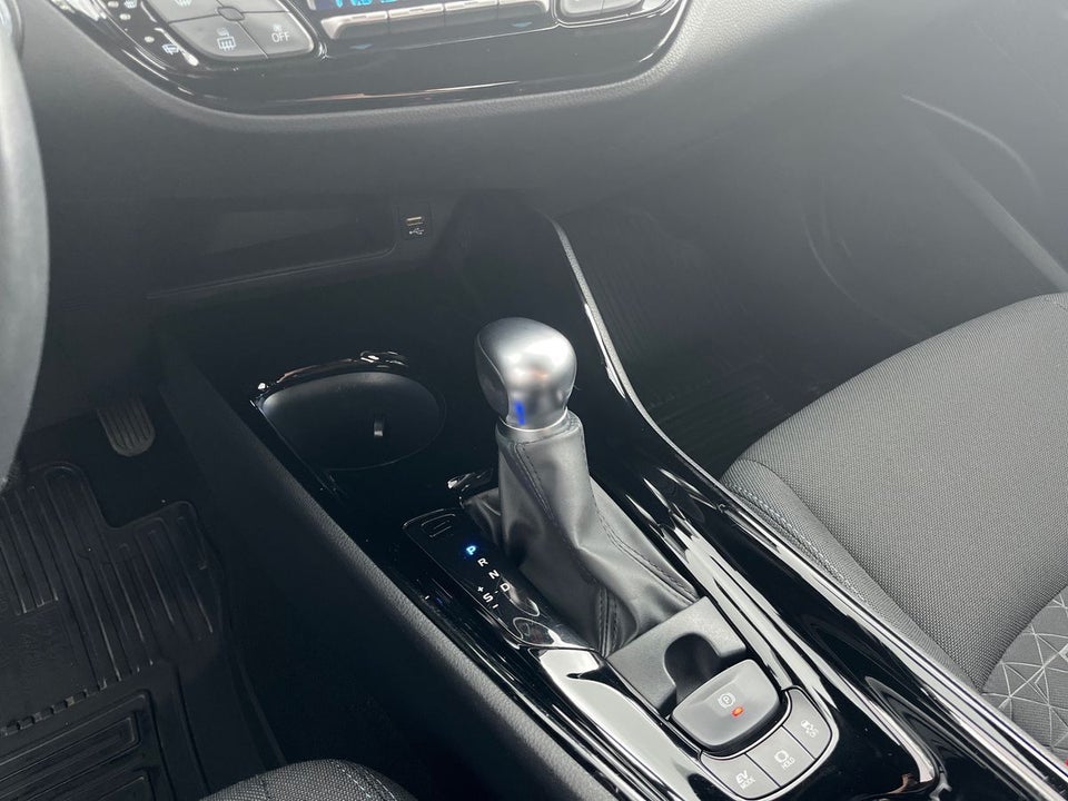 Toyota C-HR 2,0 Hybrid C-LUB Smart CVT 5d