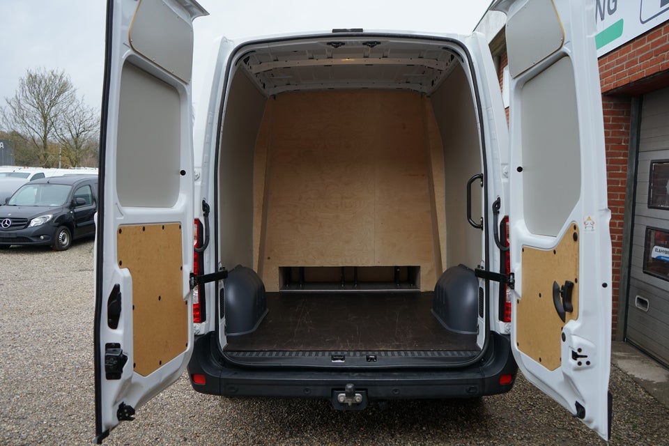 Renault Master IV T35 2,3 dCi 150 L2H2 Kassevogn