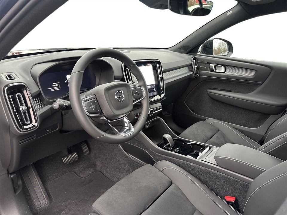 Volvo EX40 Extended Range Black Edition Excess 5d