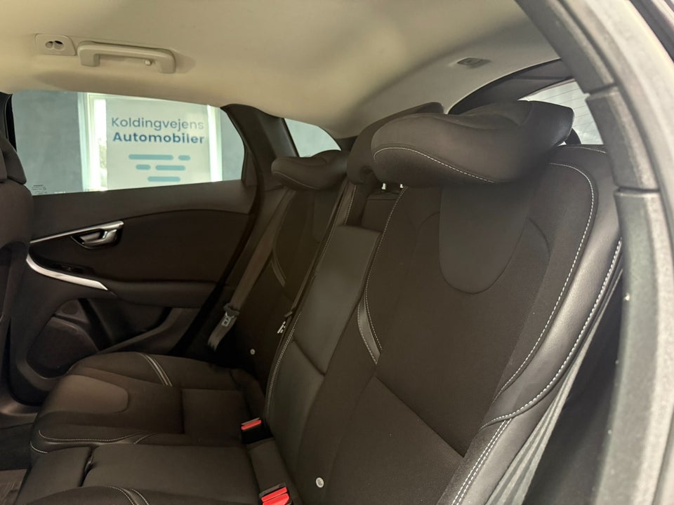 Volvo V40 1,6 D2 115 Momentum aut. 5d