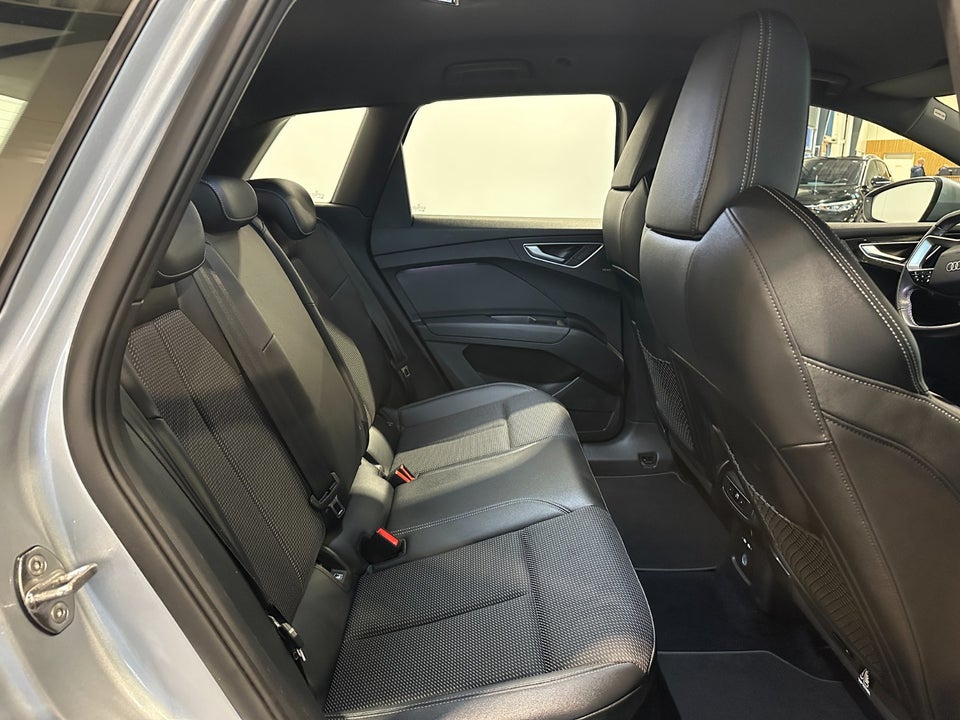 Audi Q4 e-tron 40 S-line 5d