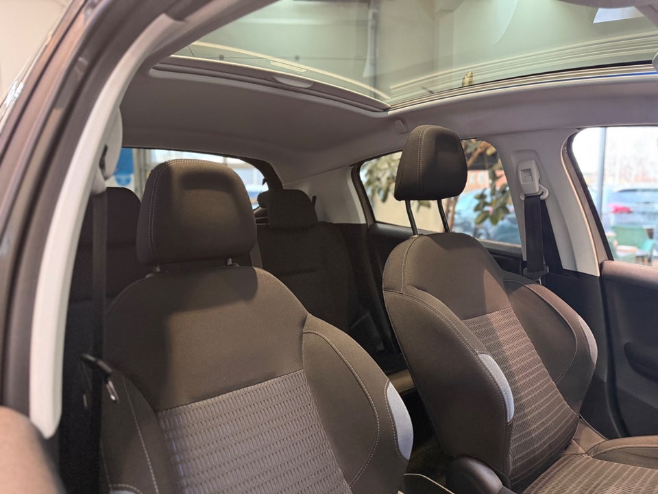 Peugeot 208 1,2 VTi Allure Sky 5d