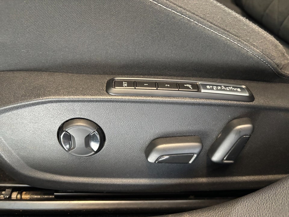 VW Golf VIII 1,4 eHybrid DSG 5d