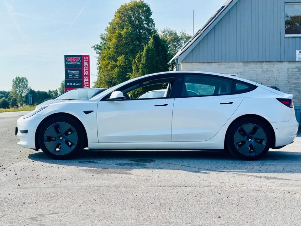 Tesla Model 3 Standard Range+ RWD 4d