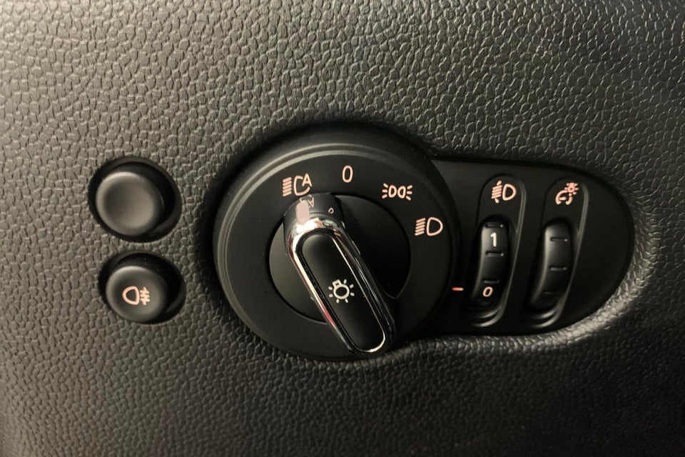 MINI Cooper SE Essential 3d