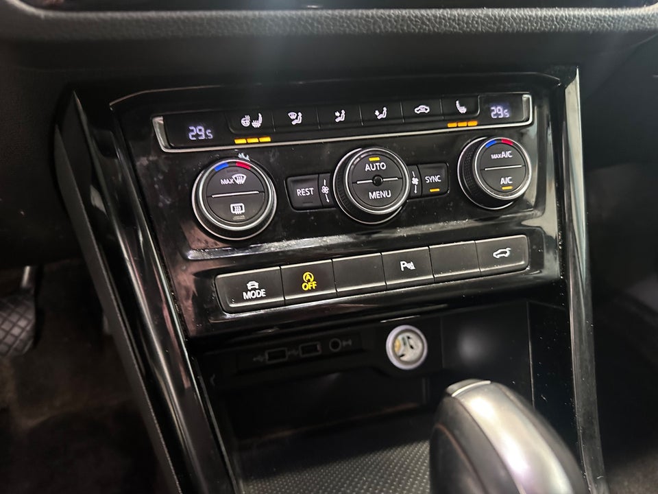 VW Touran 2,0 TDi 150 Highline Family DSG Van 5d