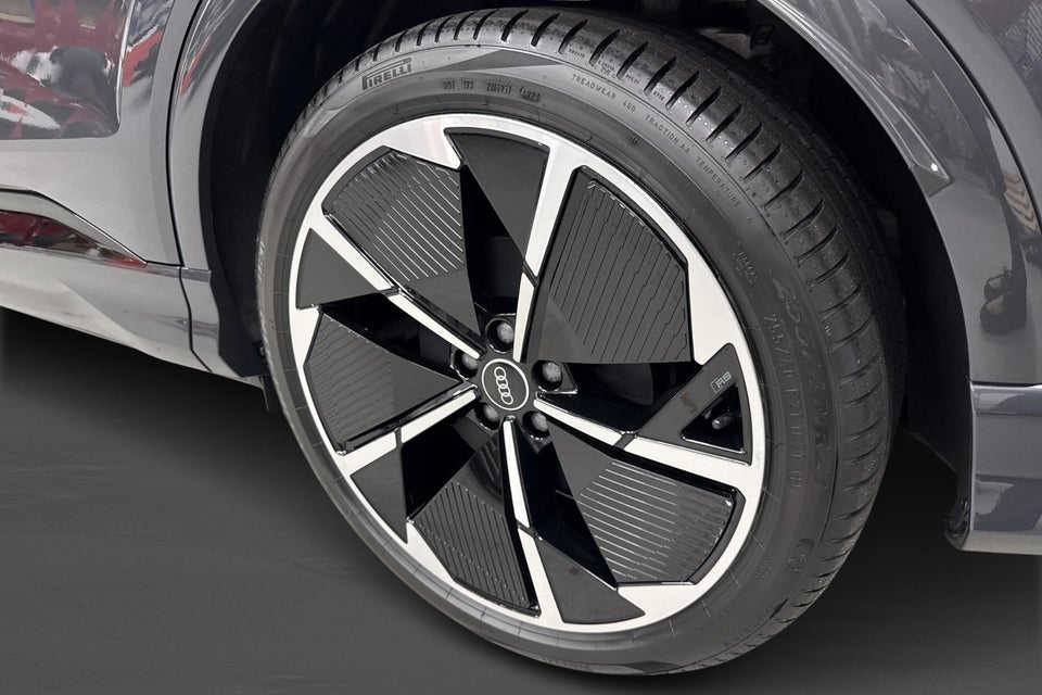 Audi Q4 e-tron performance 5d