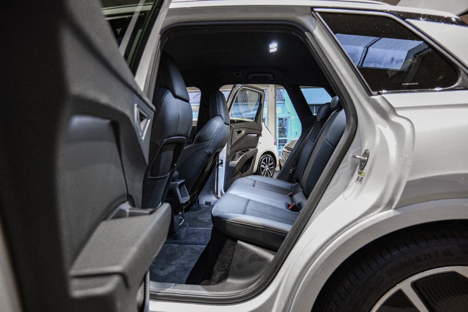 Audi Q4 e-tron 40 S-line 5d