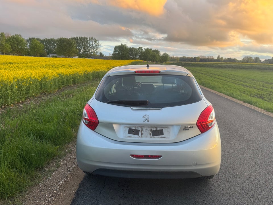 Peugeot 208 1,6 e-HDi 92 Allure 5d