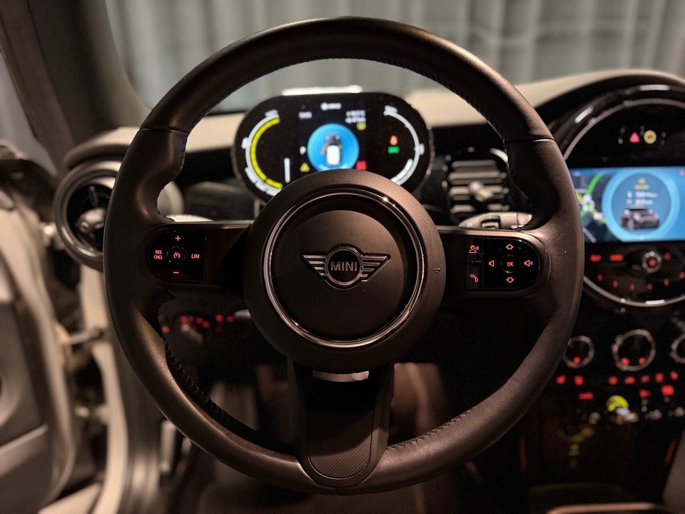 MINI Cooper SE Classic Trim 3d