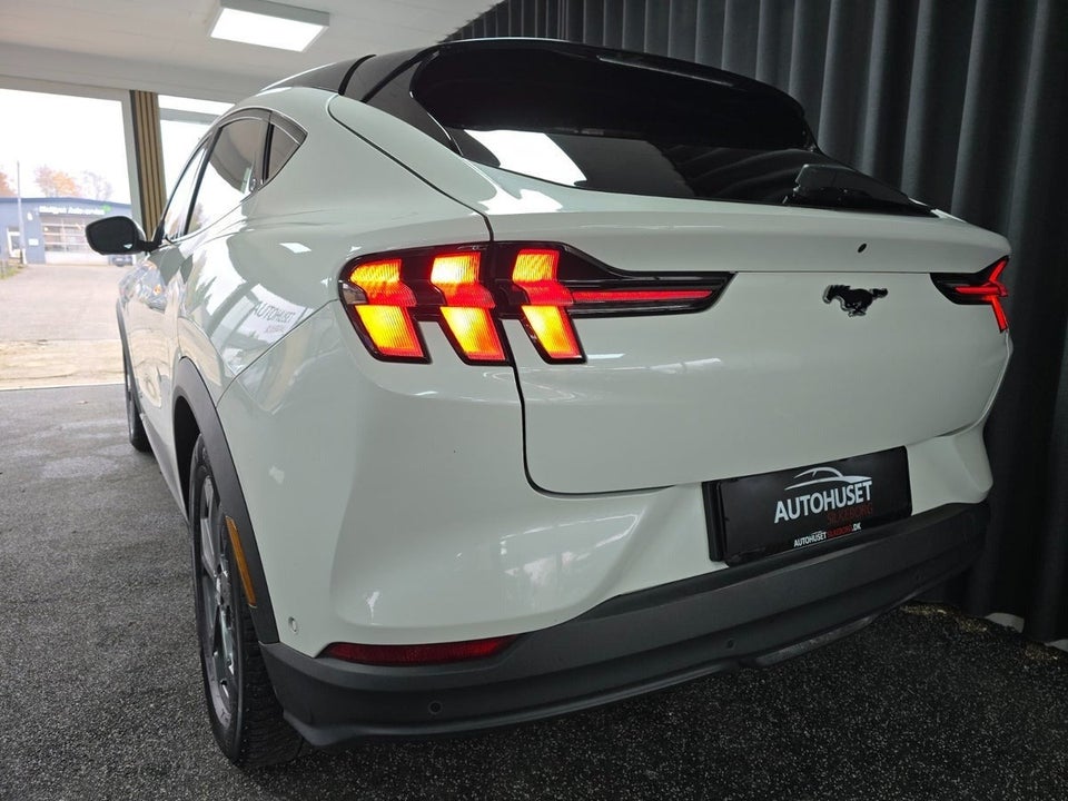 Ford Mustang Mach-E 68 Standard Range 5d