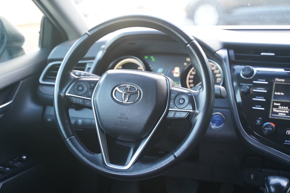 Toyota Camry 2,5 Hybrid H3 Executive CVT 4d