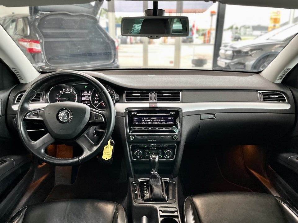 Skoda Superb 2,0 TDi 140 Elegance Combi DSG 5d