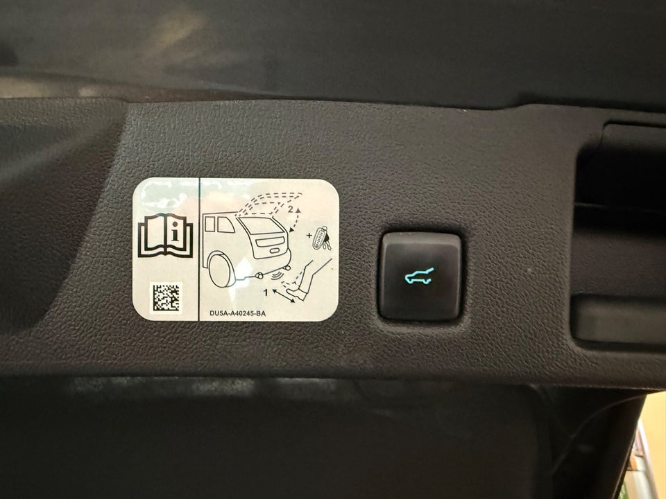 Ford Kuga 2,5 PHEV Vignale CVT 5d