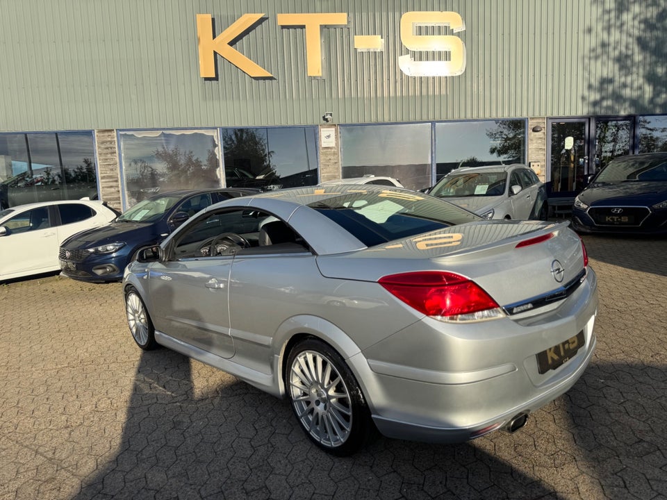 Opel Astra 2,0 Cosmo TwinTop 2d