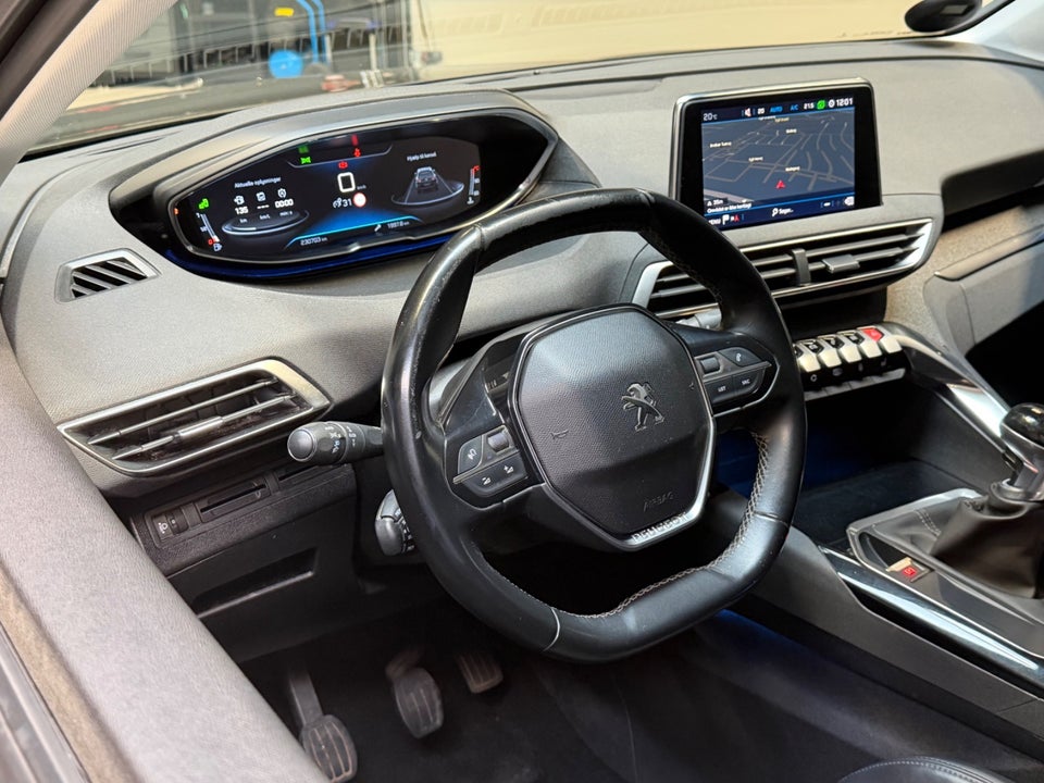Peugeot 5008 1,6 BlueHDi 120 Allure 7prs 5d