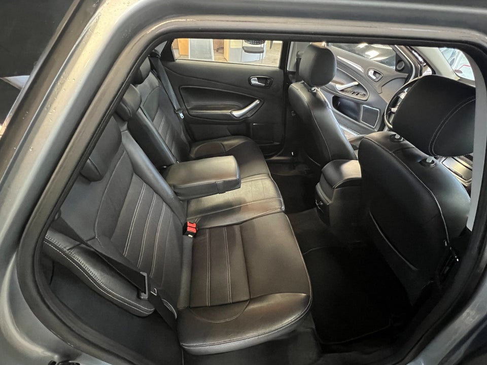 Ford Mondeo 2,5 20V Turbo Titanium stc. 5d