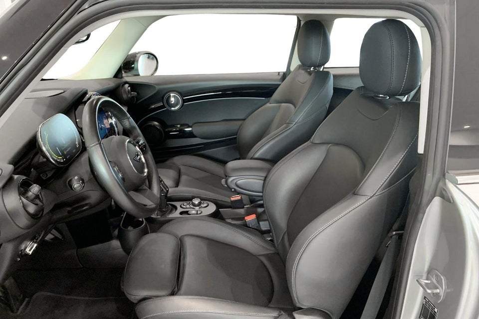 MINI Cooper SE Essential 3d