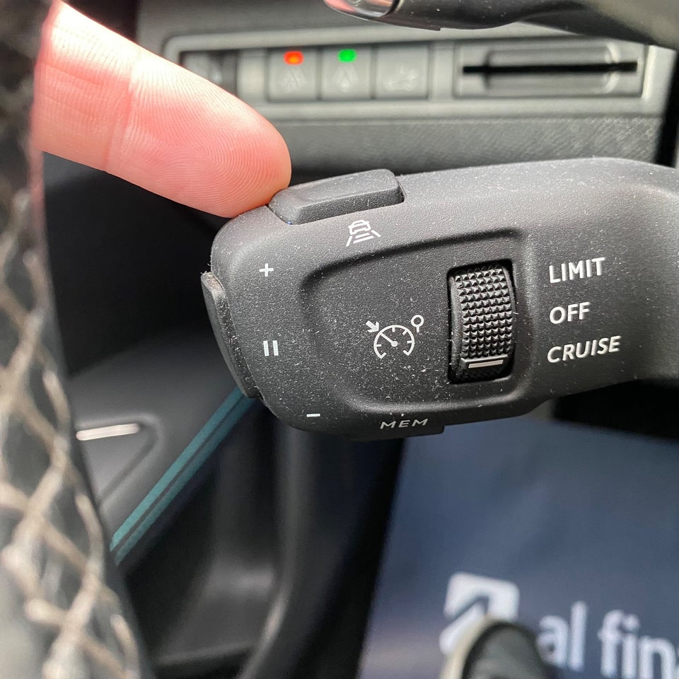 Peugeot 3008 1,5 BlueHDi 130 Allure Pack EAT8 5d