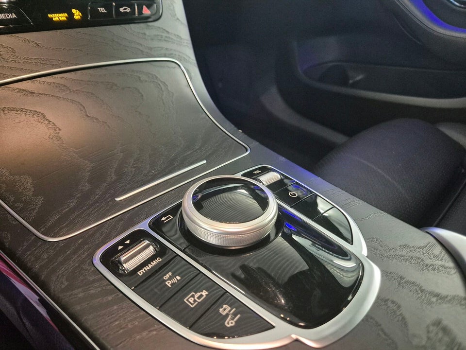 Mercedes C300 de 2,0 AMG Line stc. aut. 5d