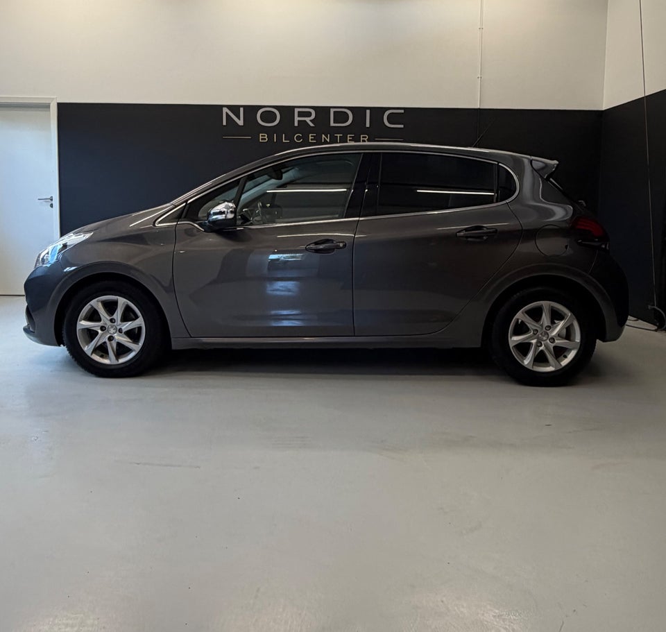 Peugeot 208 1,2 PureTech 82 Allure Sky 5d