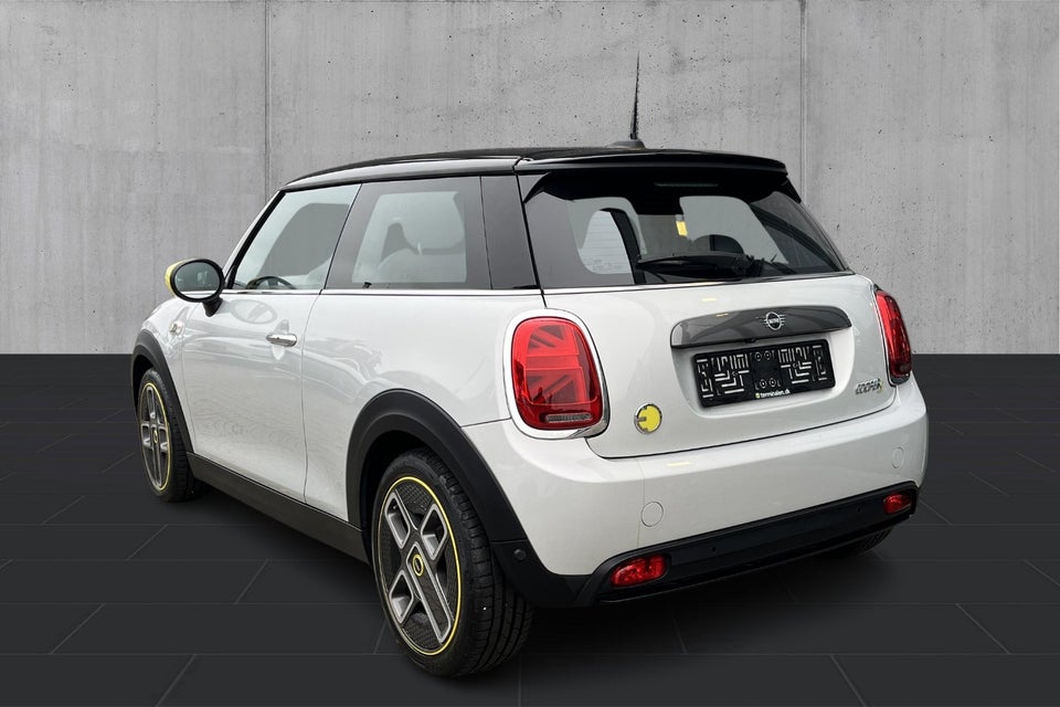 MINI Cooper SE Essential 3d