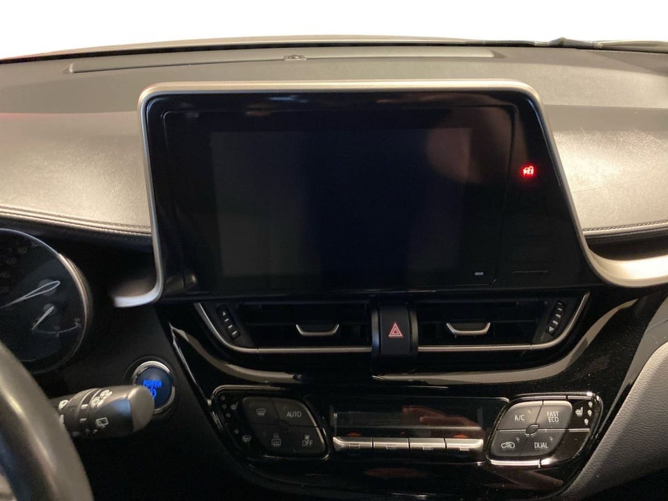 Toyota C-HR 1,8 Hybrid Premium Selected CVT 5d
