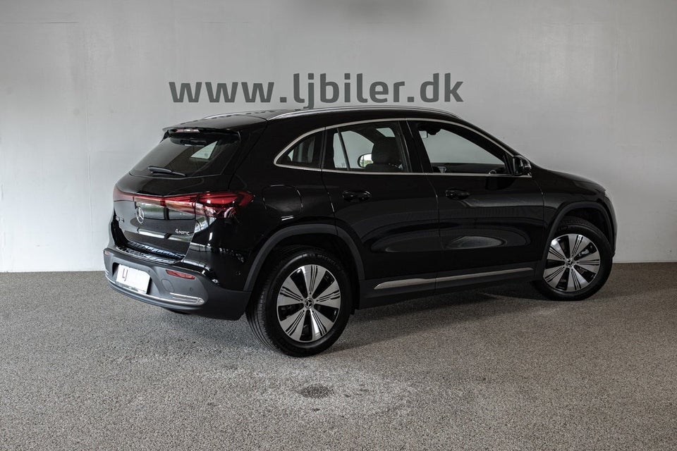 Mercedes EQA300 4Matic 5d