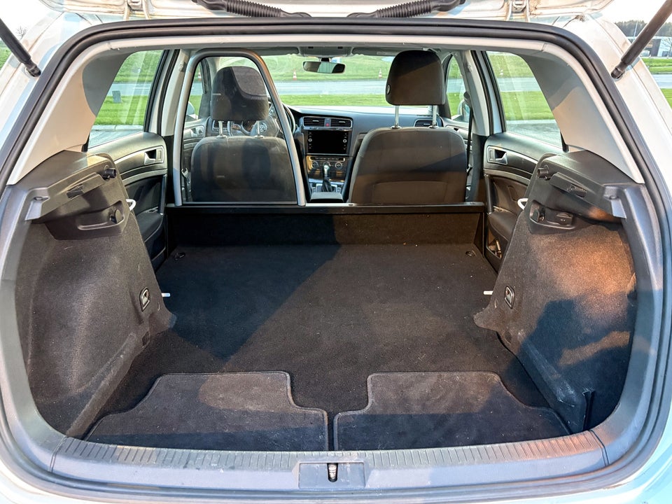 VW Golf VII 2,0 TDi 150 Comfortline Connect DSG Van 5d