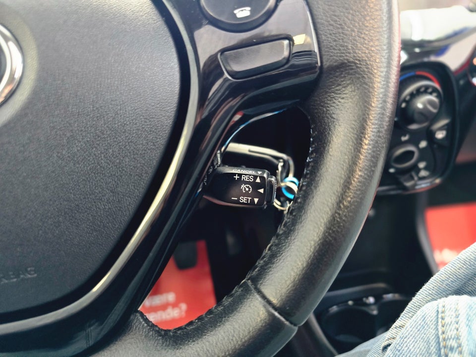 Toyota Aygo 1,0 VVT-i x-wave Sky 5d