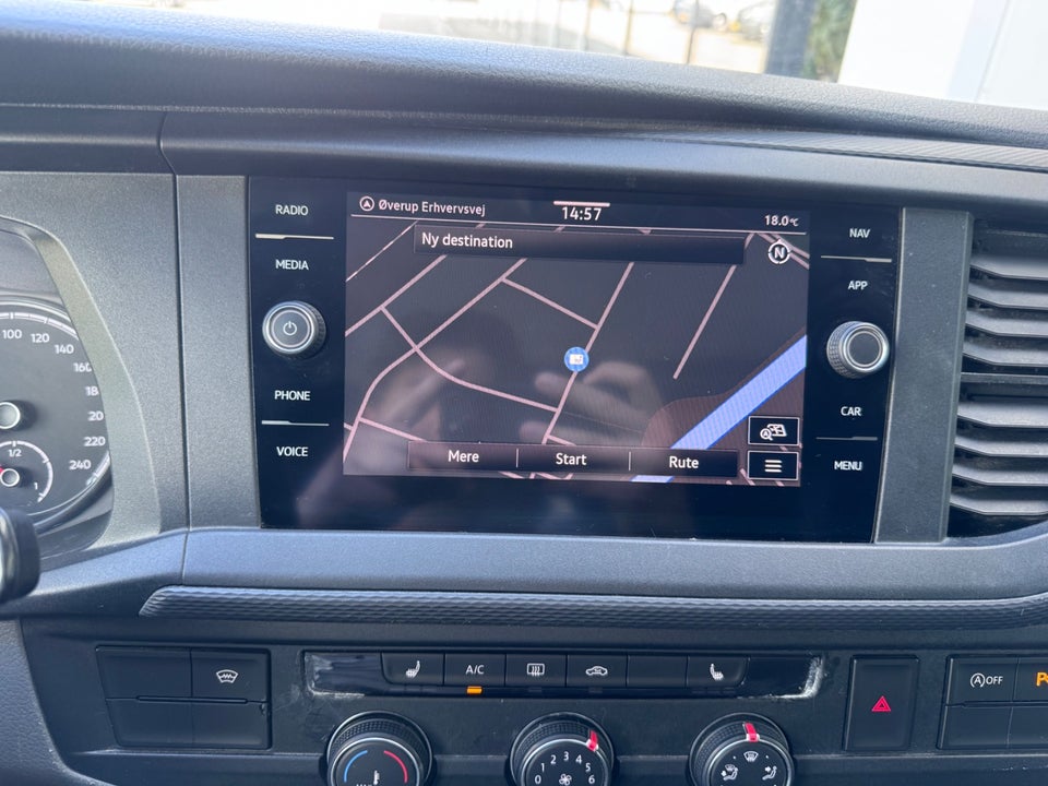 VW Transporter 2,0 TDi 150 Kassevogn lang