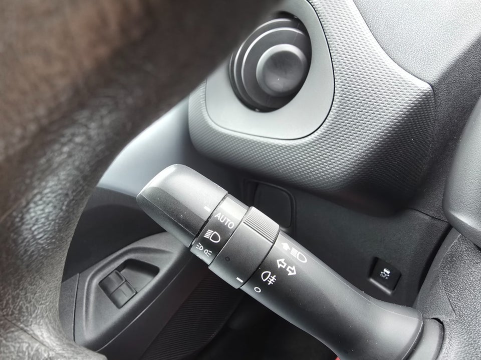 Citroën C1 1,0 VTi Attaque 5d