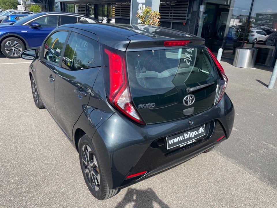 Toyota Aygo 1,0 VVT-i x-plore 5d