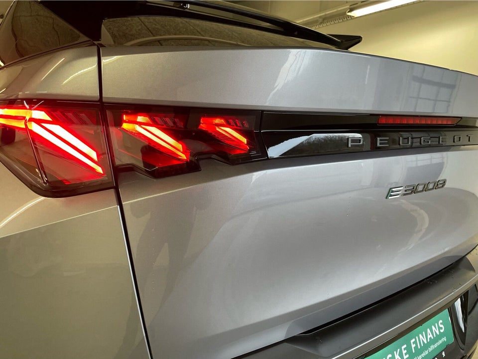 Peugeot e-3008 77 GT Pack 5d