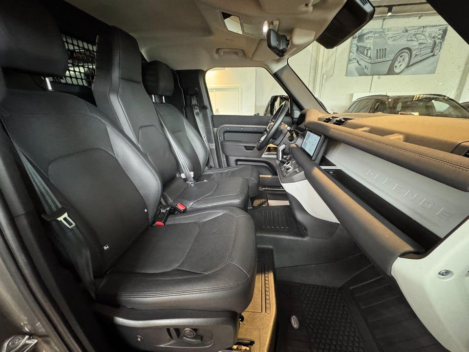 Land Rover Defender 110 3,0 D300 Hard Top SE aut. Van 5d