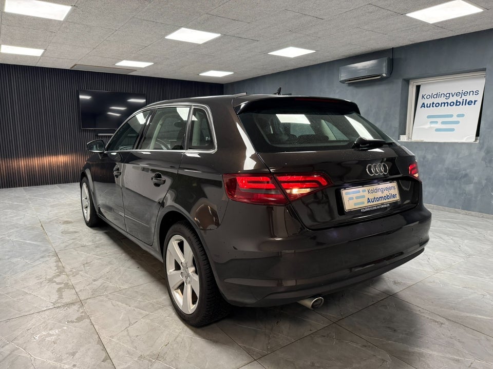 Audi A3 1,6 TDi 110 Ambiente Sportback 5d